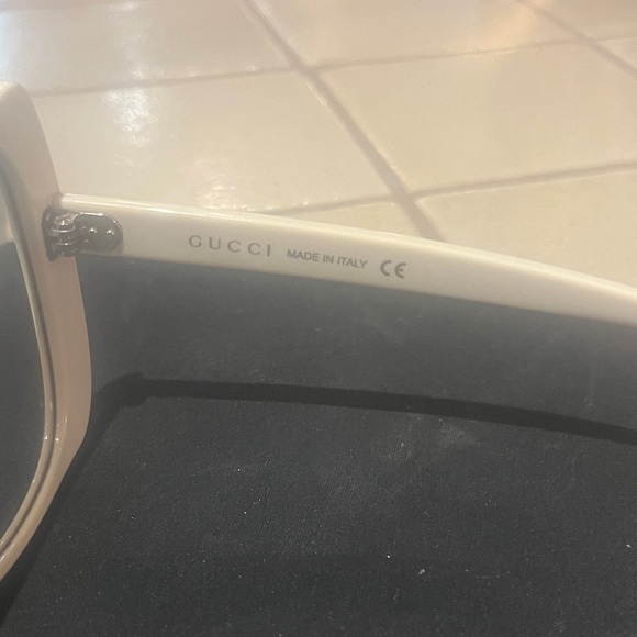 Gucci sunglasses GG04725 Ivory oversized - Picture 3 of 10